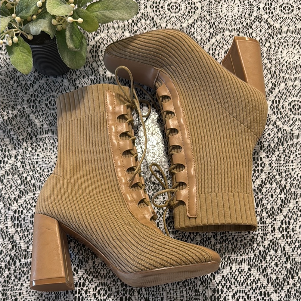 Womens Lace Up Boots Size 6 YOKI Beige Tan Cloth and Faux Leather